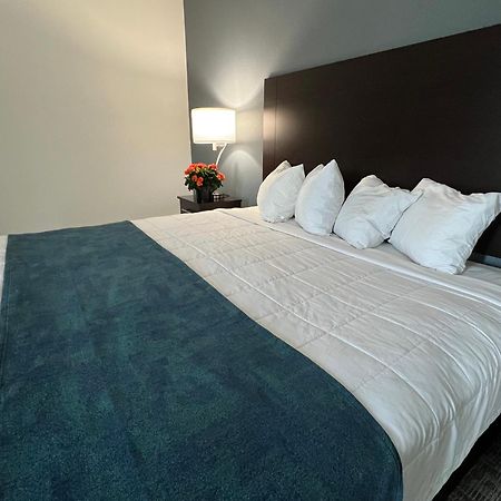 The Grove Inn And Suites Eagle Grove Eksteriør billede