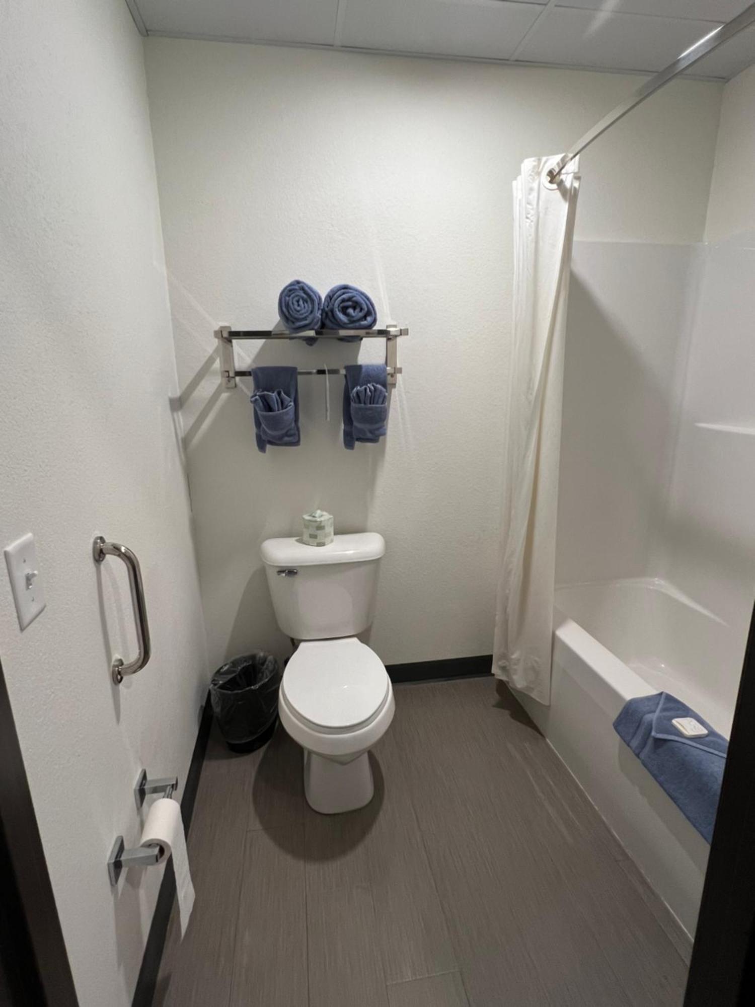 The Grove Inn And Suites Eagle Grove Eksteriør billede